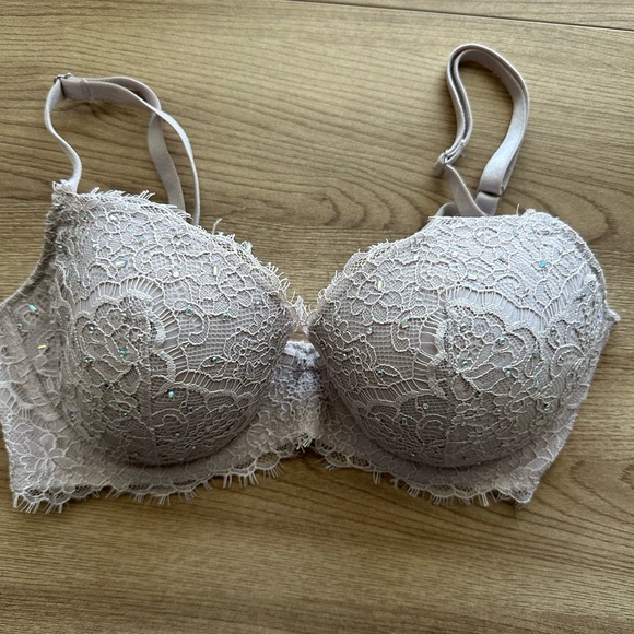 Victoria's Secret Lace Bra - Picture 1 of 4